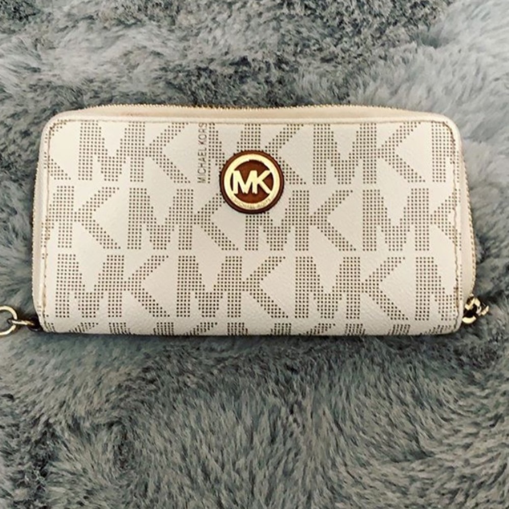 Precious Michael Kors Wristlet White + Gold